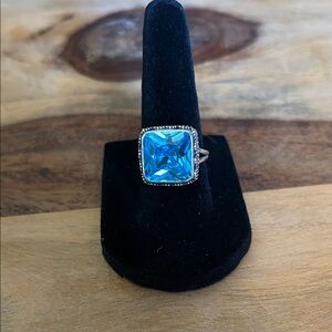 Elegant aquamarine Gemstone Ring